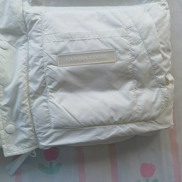White Warm Canada Goose Down Vest Jacket - Picture 2 of 11